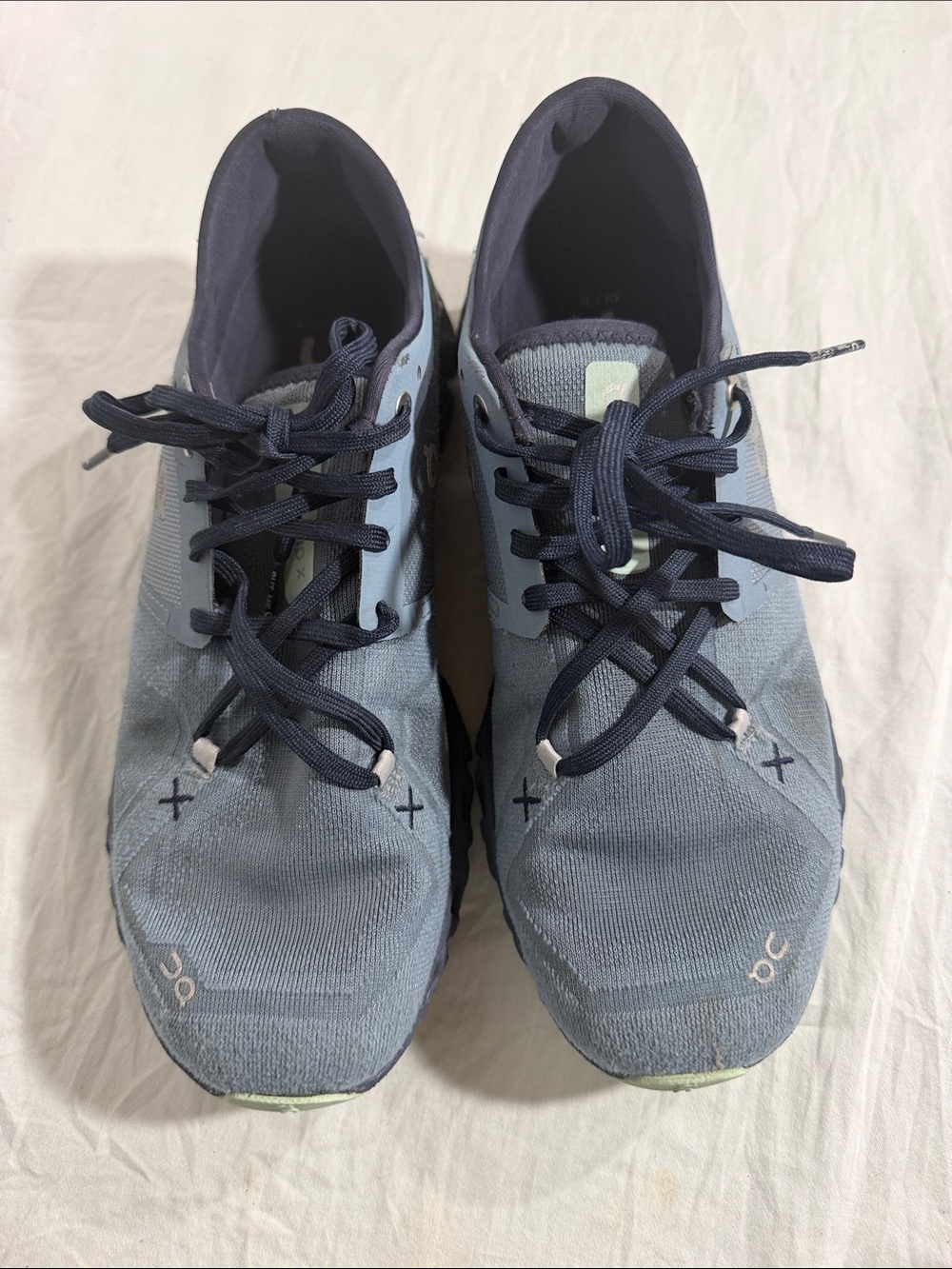 On Running Women’s Cloud running shoes in slate blue with navy laces - Picture 2 of 6